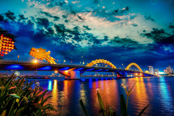 Cầu Rồng Đà Nẵng được thiết kế với tổng chiều dài 666m